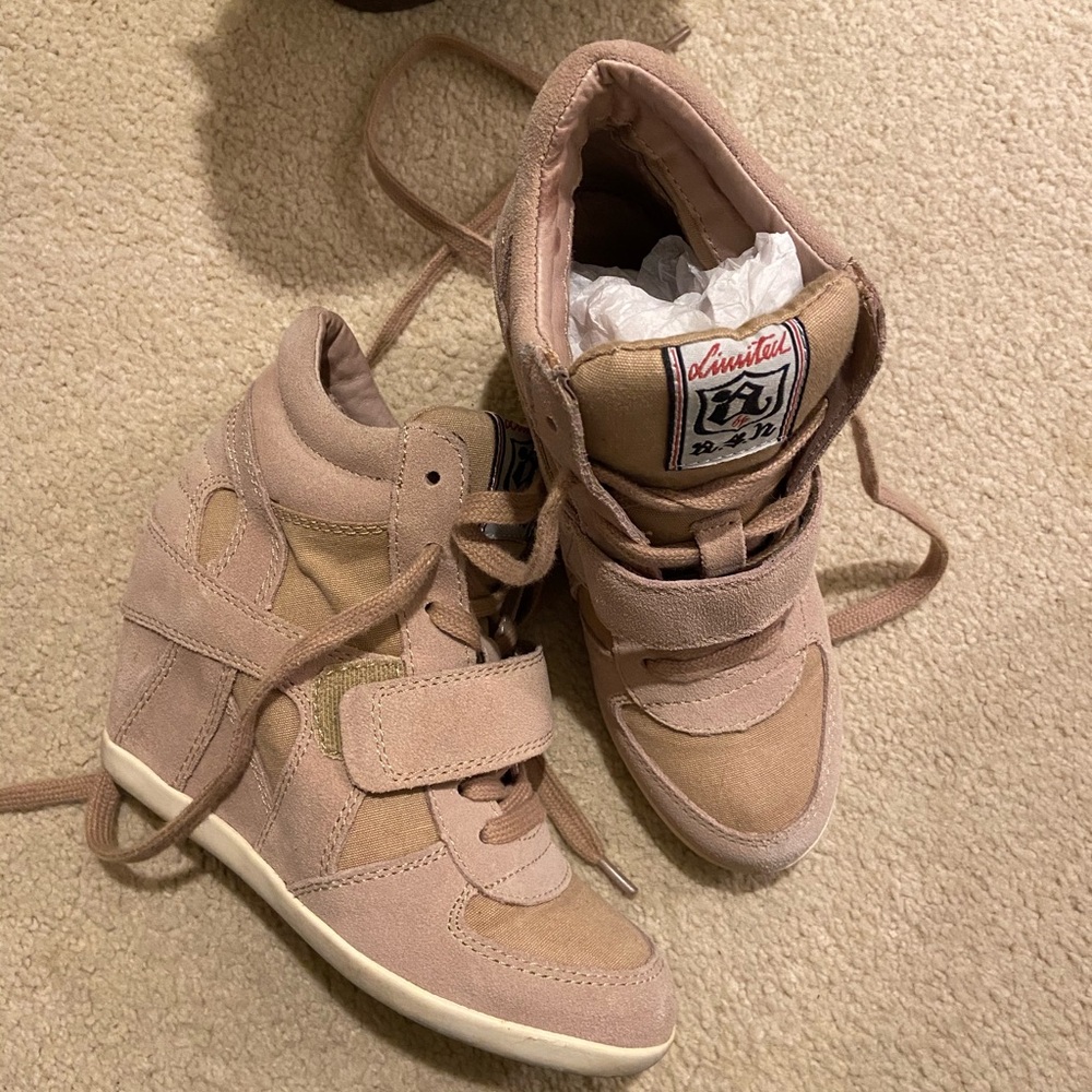 COPY -ASH Bowie Suede Wedge Sneaker BEIGE